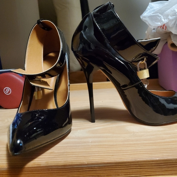 Black Stilettos with lock and key ankle strap - Picture 2 of 4